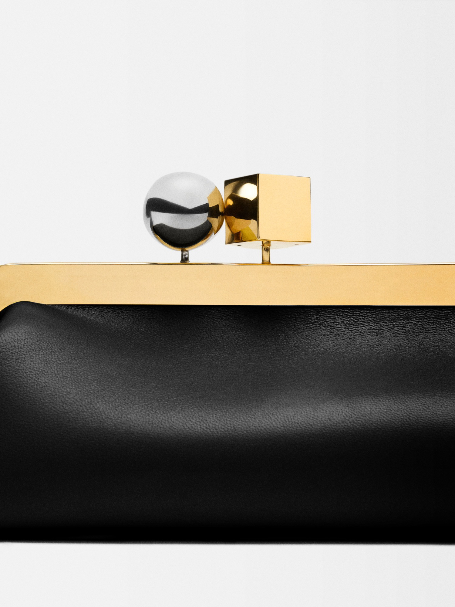La Muse Clutch