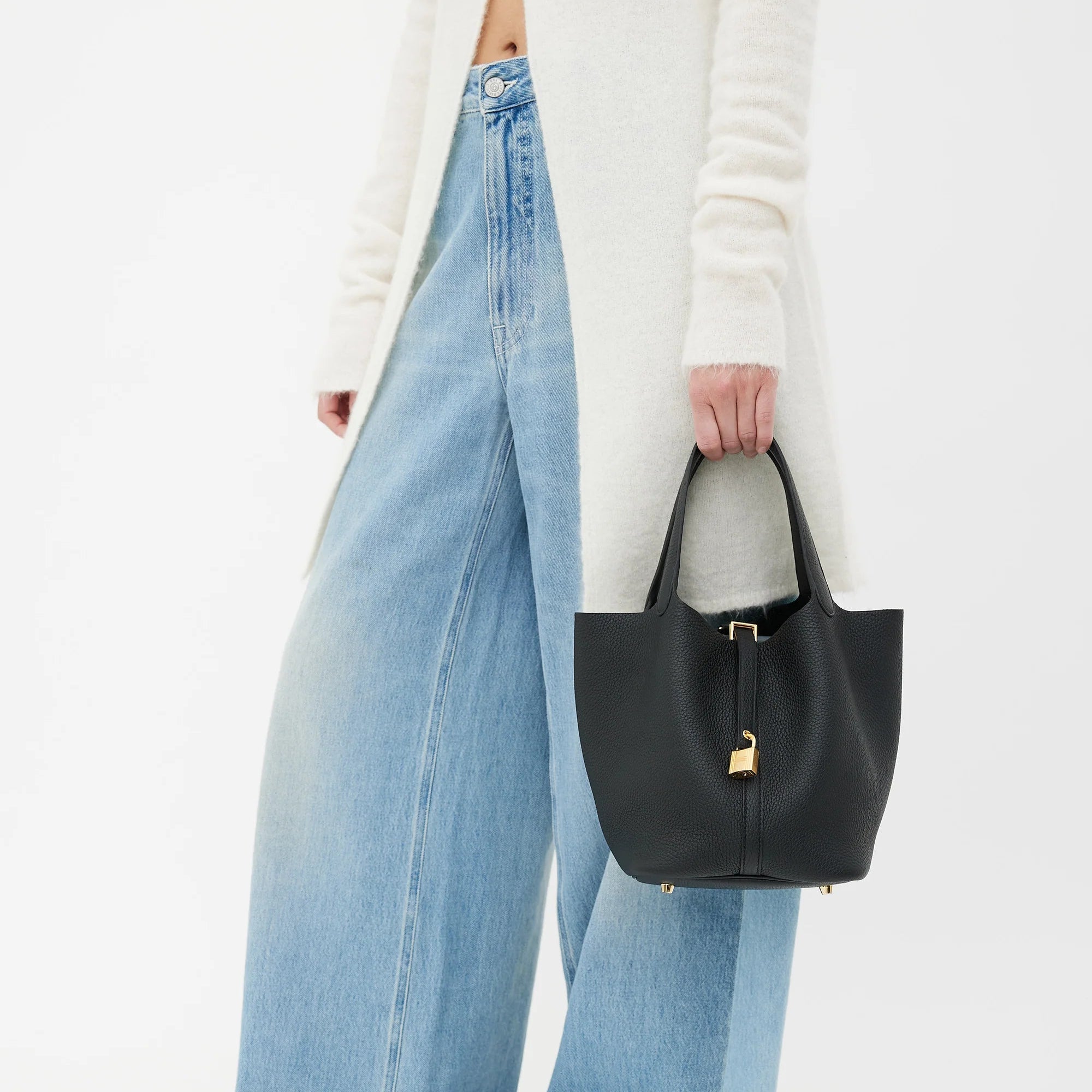 Avrin Bucket Bag