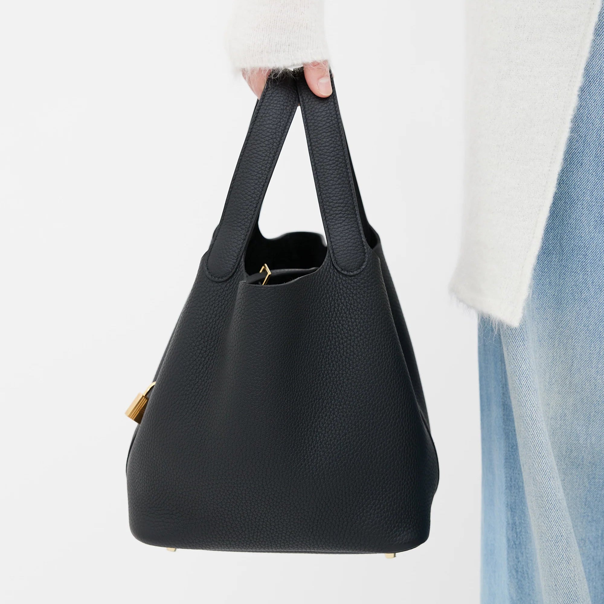 Avrin Bucket Bag