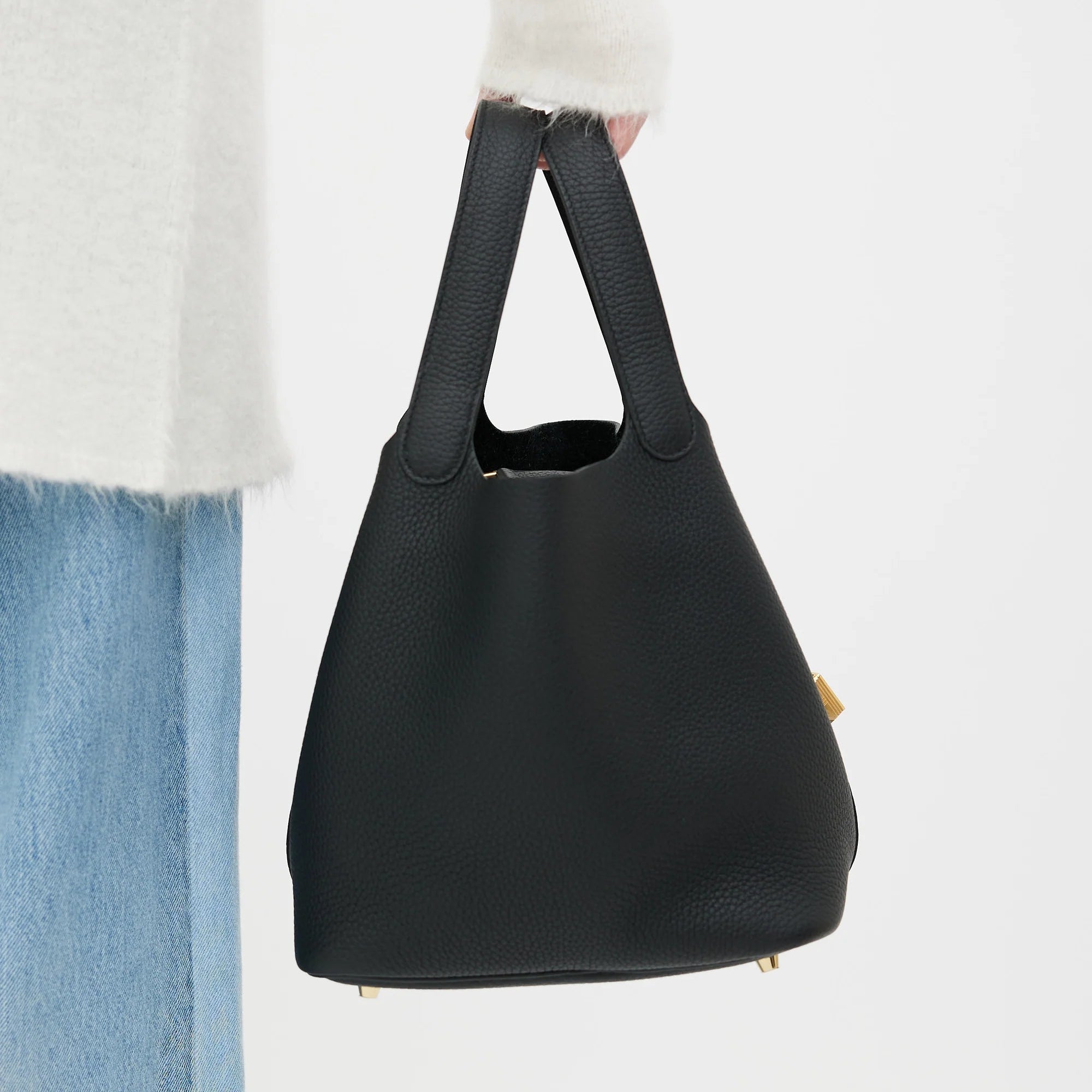 Avrin Bucket Bag