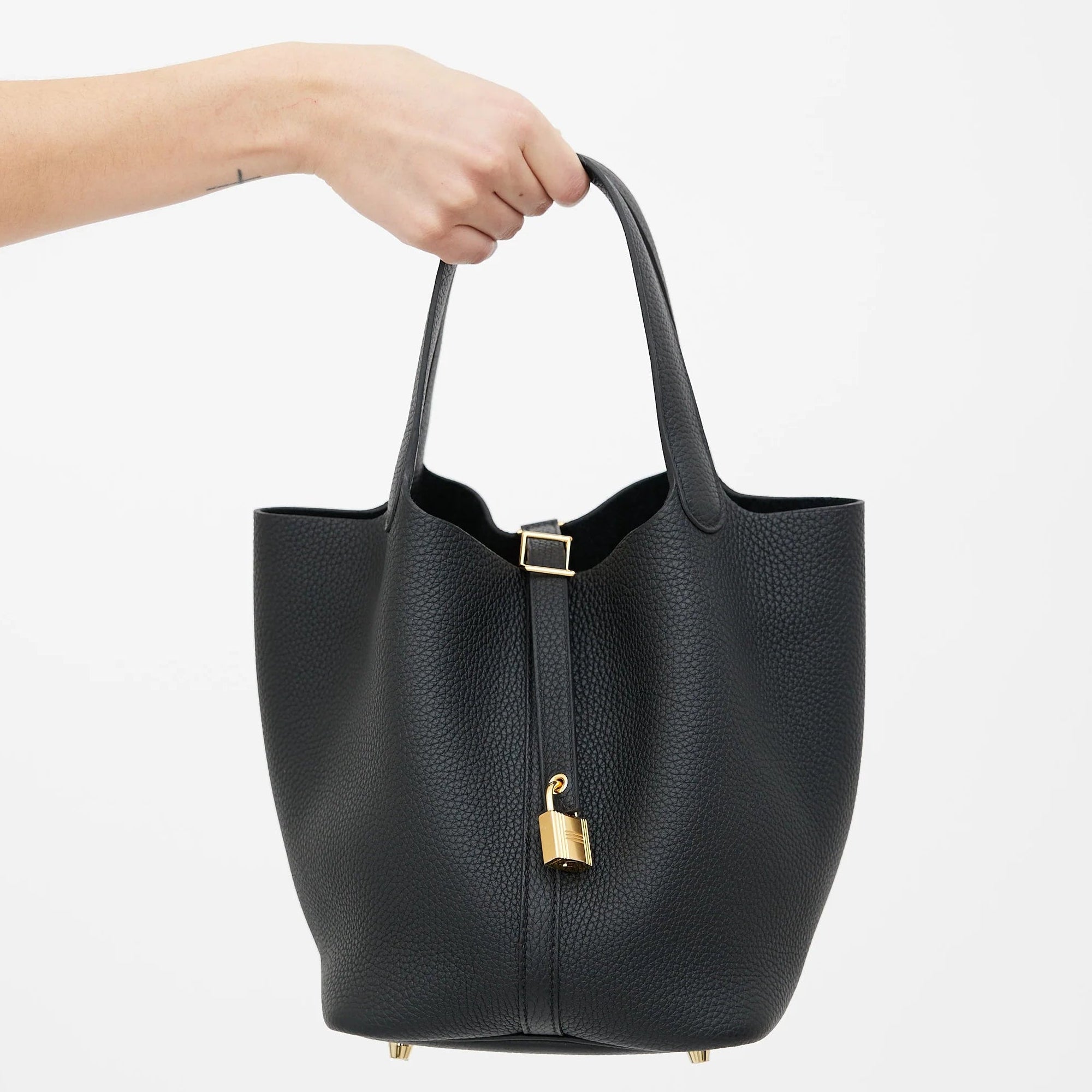 Avrin Bucket Bag