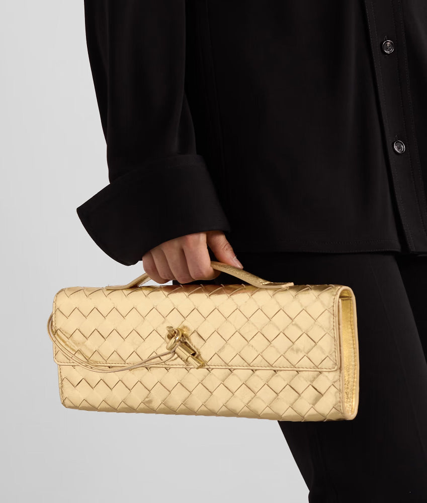 Andia clutch